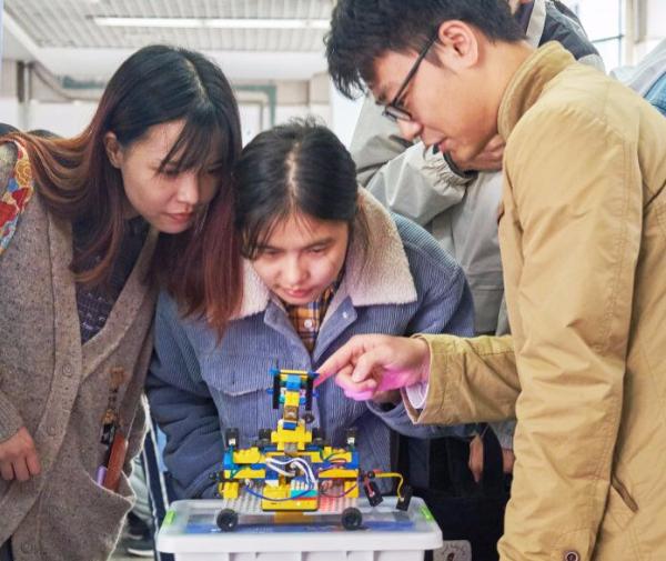 5. 对战游戏 也能吸引女生.jpg 03f931b59ad19d6fe263f0ccdc4e653d.jpg