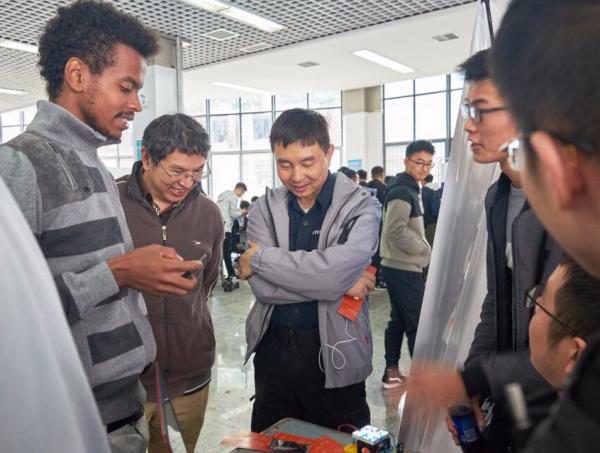 4. 来观望的其他老师 留学生.jpg 10d2d7253e40689b00b1d04d16300b10.jpg