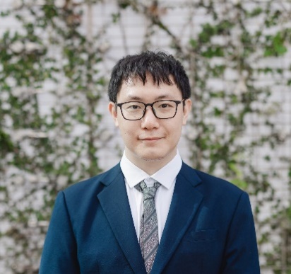 A person in a suit and tieDescription automatically generated